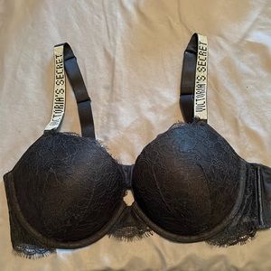 Victoria secret bra. Very sexy push up 38C